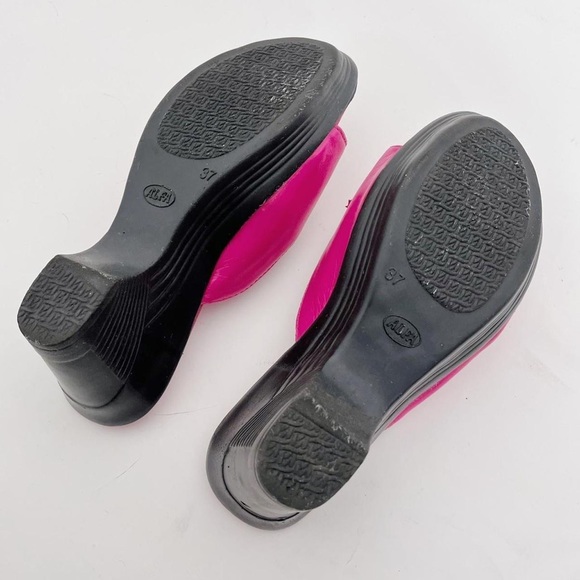 PINK 90s VINTAGE LEATHER SILVER BUCKLE PLATFORM WEDGE SANDALS - Picture 4 of 4